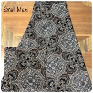 Lularoe Maxi skirt size small NWT